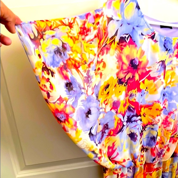 West Kei Floral Multi Color Women's Top - Picture 2 of 5